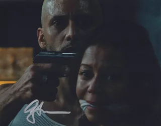 Gloria Reuben autograph