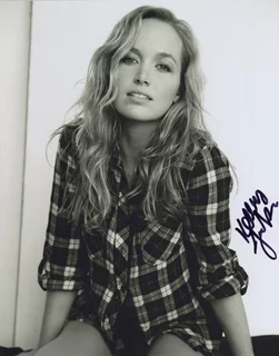 Kelley Jakle autograph