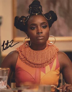 KiKi Layne autograph