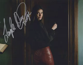 Laysla De Oliveira autograph
