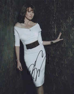 Lucy Lawless autograph
