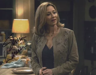 Sharon Lawrence autograph