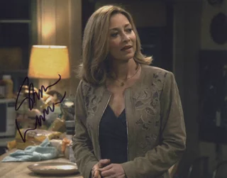 Sharon Lawrence autograph