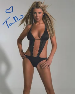 Tara Reid autograph