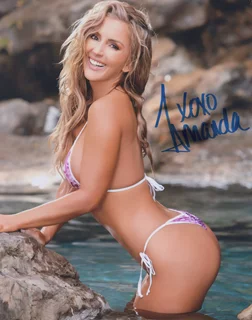 Amanda Paris autograph