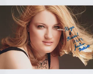 Jessica Mellott autograph