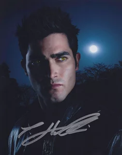 Tyler Hoechlin autograph