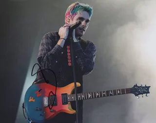 Awsten Knight autograph