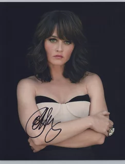 Robin Tunney autograph