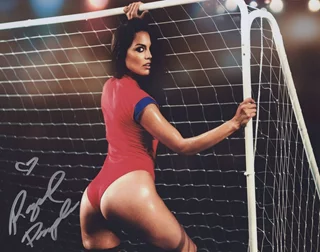 Raquel Pomplun autograph