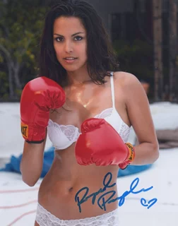Raquel Pomplun autograph