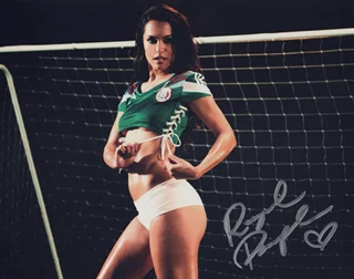 Raquel Pomplun autograph