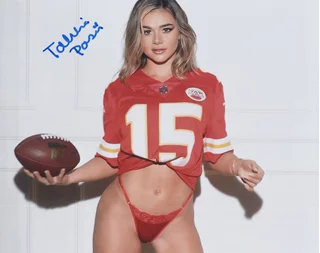 Tahlia Paris autograph