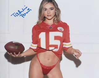 Tahlia Paris autograph