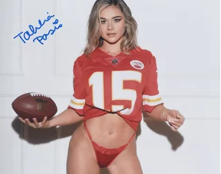 Tahlia Paris autograph