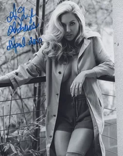 Amy Leigh Andrews autograph
