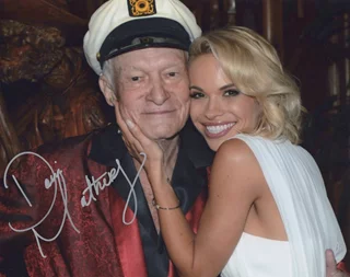 Dani Mathers autograph