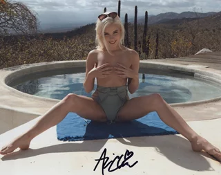 Ali Claire autograph