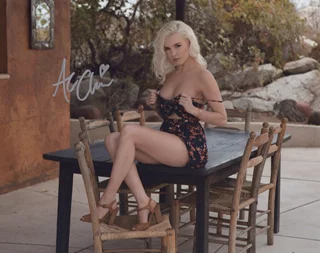 Ali Claire autograph