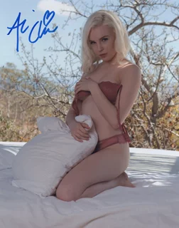 Ali Claire autograph