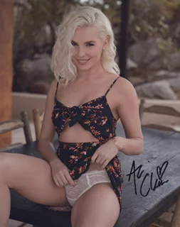 Ali Claire autograph