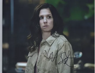 Shoshannah Stern autograph
