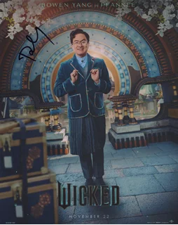 Bowen Yang autograph