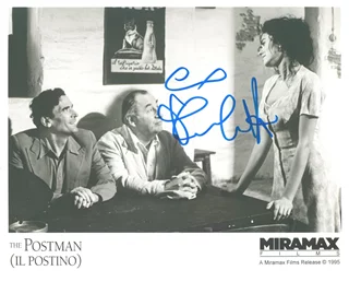 Maria Grazia Cucinotta autograph