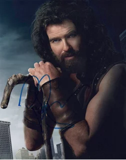 Pierce Brosnan autograph