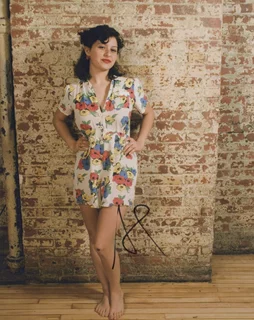 Alia Shawkat autograph