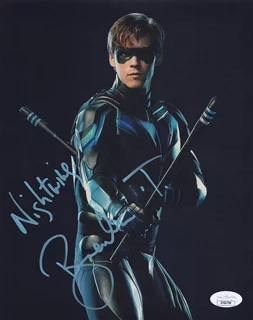 Brenton Thwaites autograph