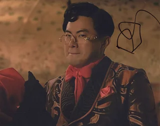 Bowen Yang autograph