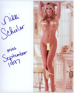 Nikki Schieler autograph