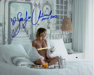Sara Jean Underwood autograph