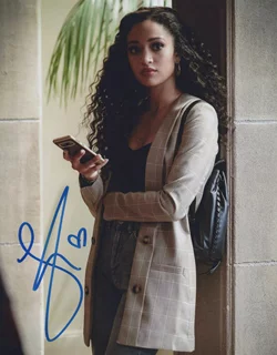 Samantha Logan autograph