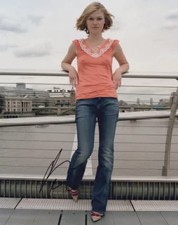 Julia Stiles autograph