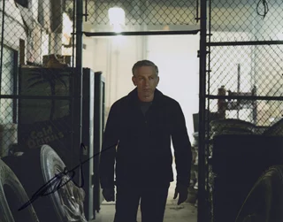 Mark Ivanir autograph