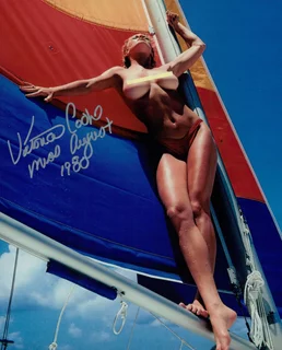 Victoria Cooke autograph