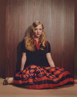 Amanda Seyfried autograph