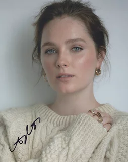 Amy Forsyth autograph
