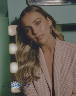 Marny Kennedy autograph