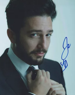 John Magaro autograph