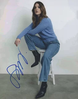 Sophie Nelisse autograph