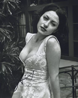 Alia Shawkat autograph