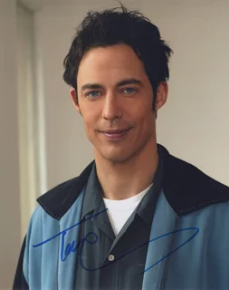 Tom Cavanagh autograph