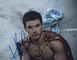 Kellan Lutz autograph
