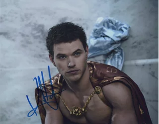 Kellan Lutz autograph