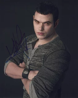 Kellan Lutz autograph