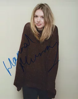 Hannah Murray autograph