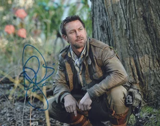 Grant Bowler autograph